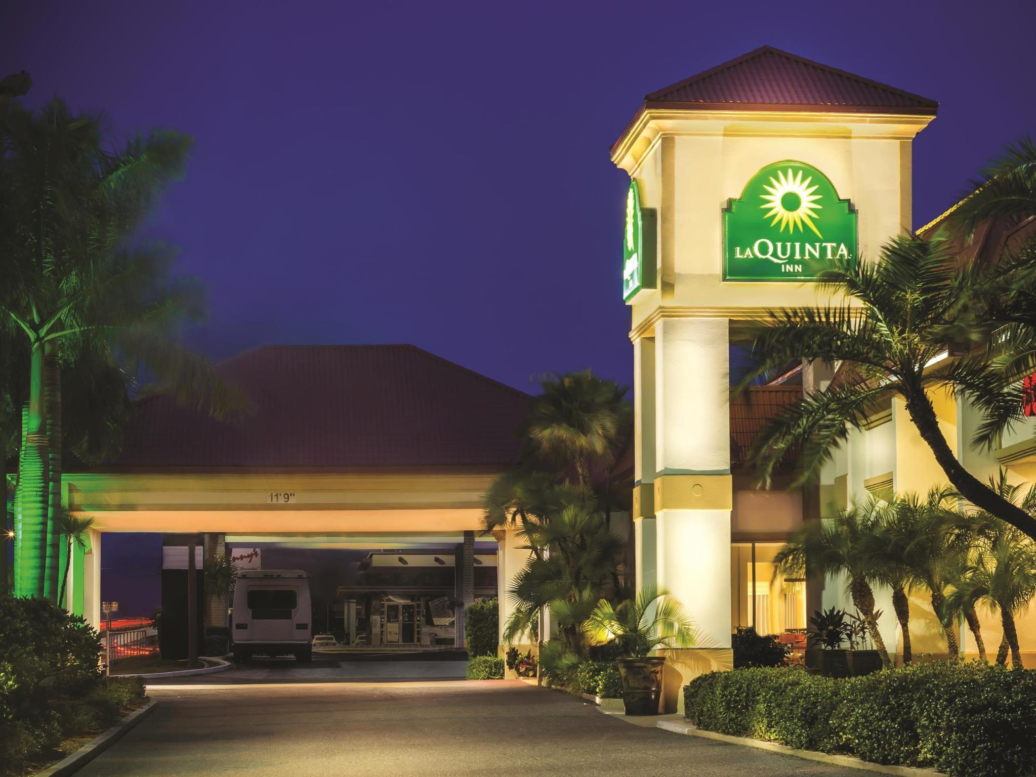 La Quinta By Wyndham Clearwater Central Buitenkant foto